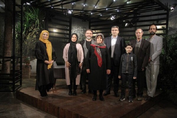 گفتگوی گلاره عباسی با یک خانواده استثنایی در «مکث»