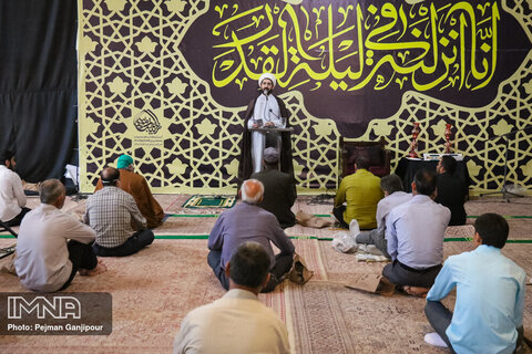 اقامه نماز عید سعید فطر در حرم زینبه