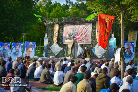 اقامه نماز عید سعید فطر در نجف آباد