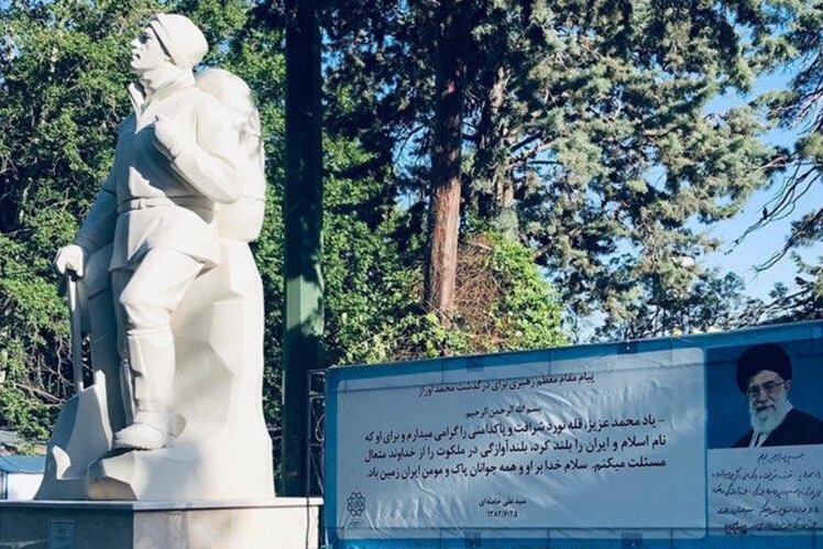 نصب تندیس اولین فاتح ایرانی اورست در تهران