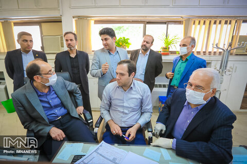 بازدید شهردار از میز خدمت شهرداری منطقه ۷ اصفهان