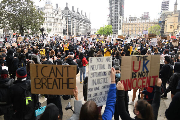 معترضان به نژادپرستی در سراسر انگلیس تظاهرات کردند