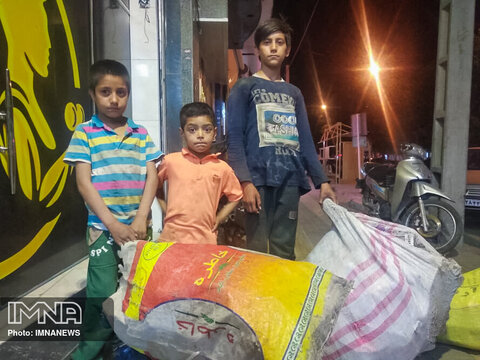 افزایش ساعت کاری کودکان در اصفهان/تحصیل کودکان کار رو به فراموشی است
