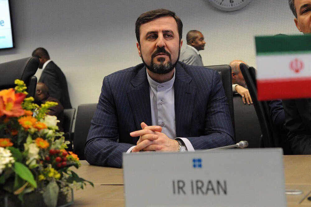 مهمترین مظهر انقلاب اسلامی تحول در زمینه سیاست خارجی ایران است