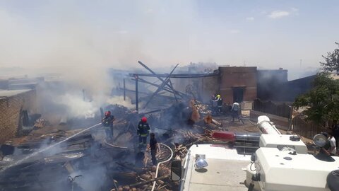 تخریب یک منزل مسکونی براثر وقوع آتش‌سوزی در شهرضا