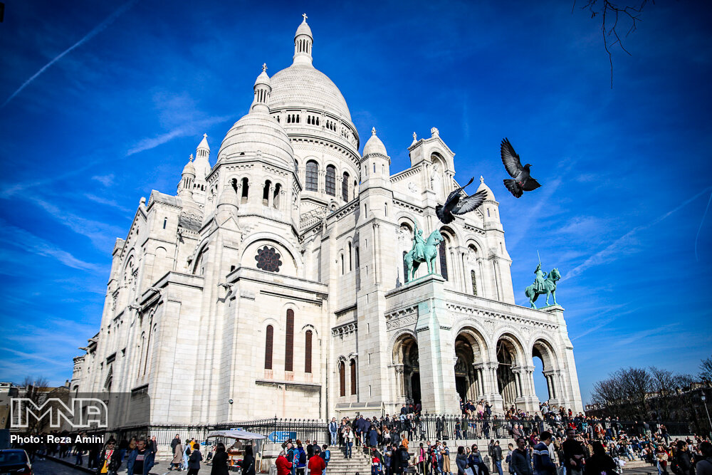 Montmartre neighborhood depicts glory of Paris