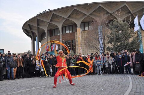 اجرای تئاترهای خیابانی با شعار "نه به اعتیاد"