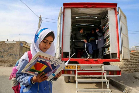 اجرای طرح کتابخانه اتوبوس به همت شهرداری همدان