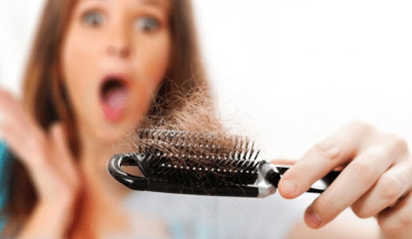چرا موها دچار ریزش می‌شود؟ 