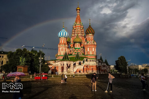 رنگین کمان در میدان سرخ مسکو