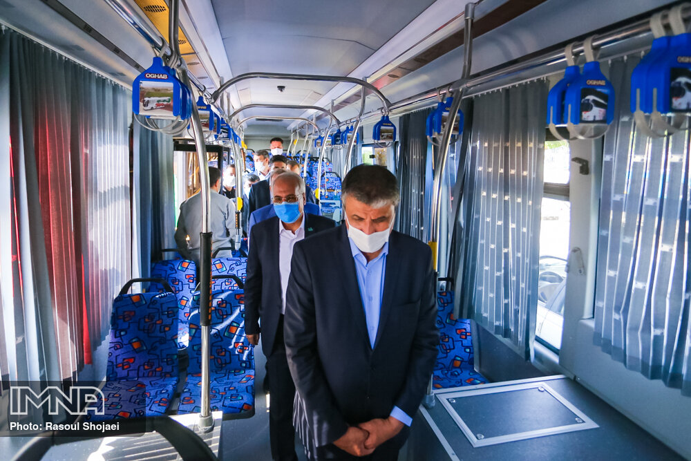 آغاز به کار ۸۰ دستگاه اتوبوس شهری اصفهان با فرمان وزیر راه و شهرسازی