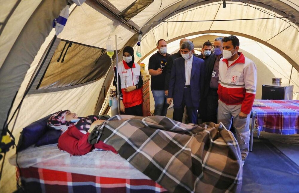 استقبال حادثه‌دیدگان و مجروحان بیروتی از بیمارستان صحرایی هلال‌احمر در لبنان