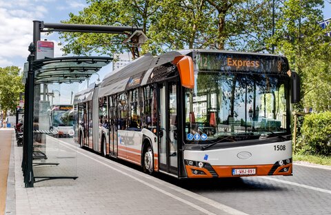 نصب شارژر اتوبوس‌های برقی در لهستان