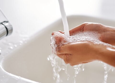 شستن بیش از حد دست‌ها سیستم ایمنی بدن را ضعیف می‌کند؟
