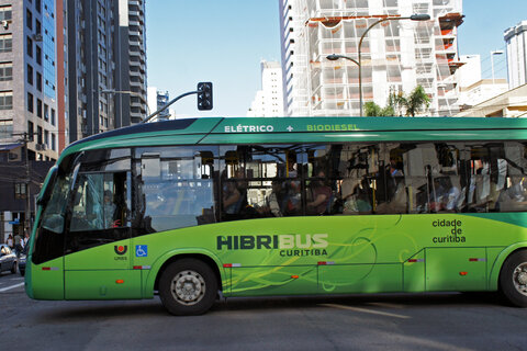 بارسلونا پیشرو استفاده از اتوبوس‌های هیبریدی در اروپا