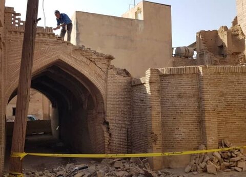 تخریب بخشی از ساباط تاریخی "بیدل" در بوشهر