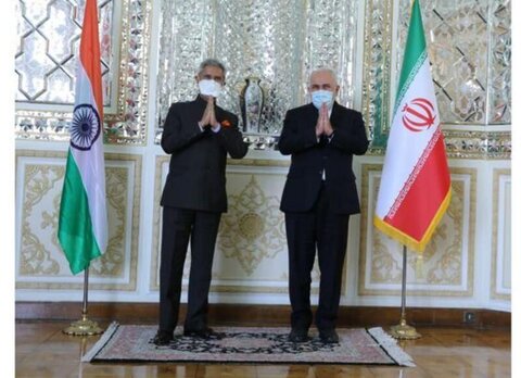 وزیر امور خارجه با همتای هندی خود دیدار و گفت‌و گو کرد