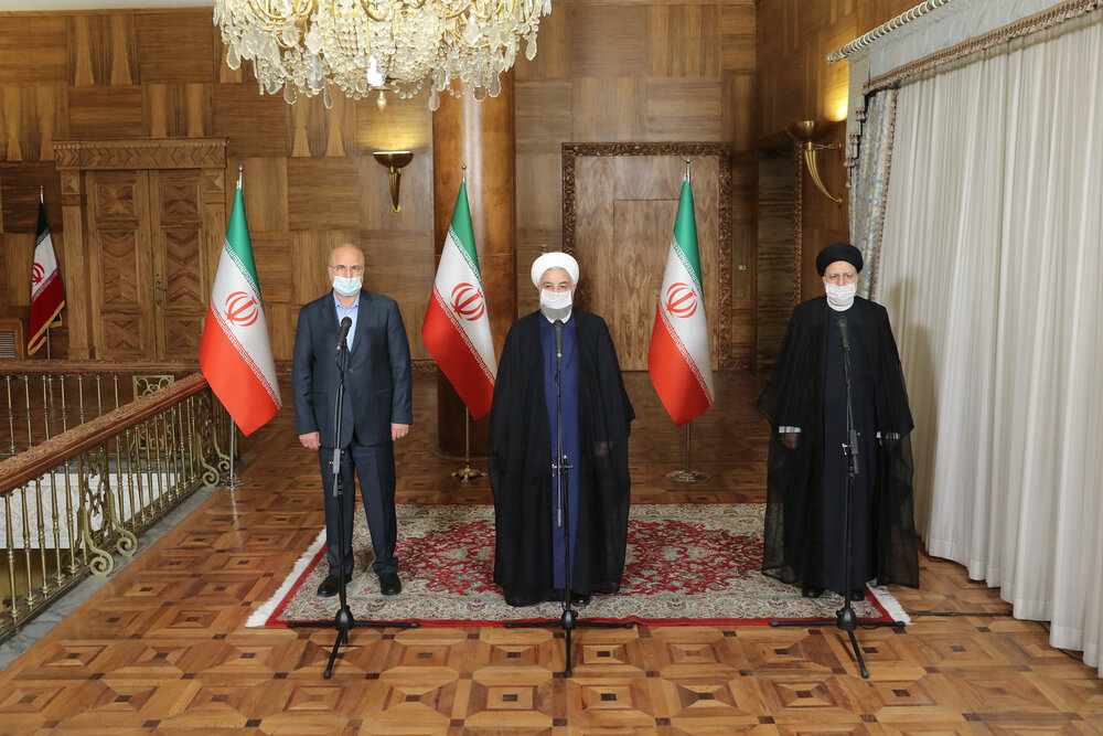 روحانی: همکاری سه قوه می تواند حل مشکلات را تسریع کند