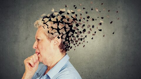 علائم بیماری آلزایمر چیست؟