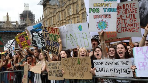 اعتراض جهانی دانش‌آموزان به تغییرات آب‌وهوایی 