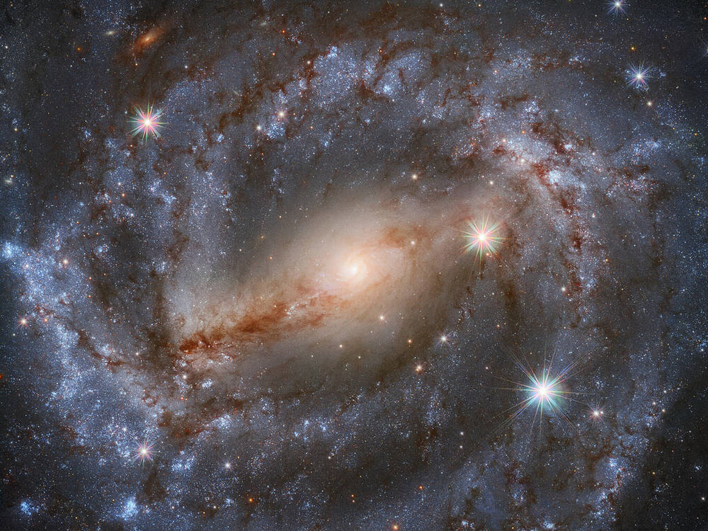 کهکشان NGC 5643 در قاب تلسکوپ هابل