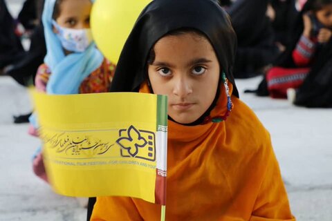بچه‌های بلوچستان با کاروان جشنواره فیلم کودک و نوجوان همراه شدند