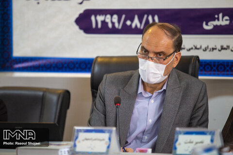 زمان ارائه گزارش ۳.۵ سال تلاش سرافرازانه به مردم اصفهان است/ باعث رنجش خبرنگاران نشوید