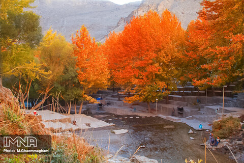 جشنواره رنگ ها در آبشار سمیرم