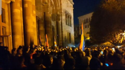 اعتراضات گسترده مردم ارمنستان برای قبول آتش ‌بس قره باغ + فیلم