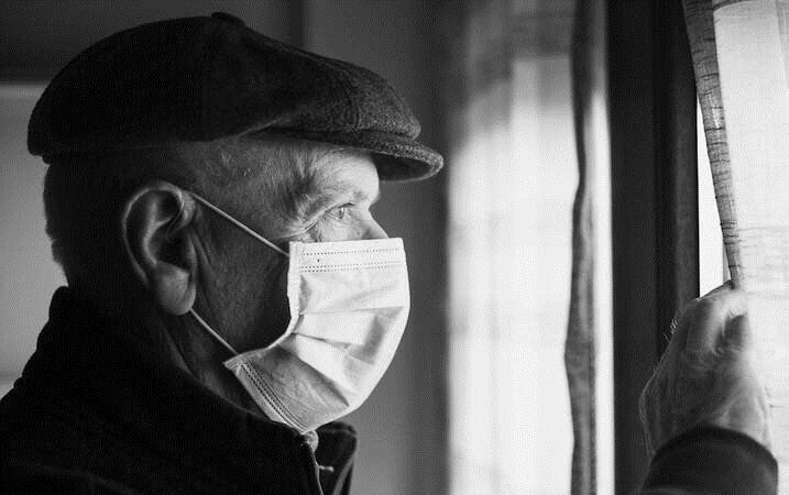 آلودگی هوا باعث تشدید آلزایمر در سالمندان می‌شود/لزوم کاهش تردد سالمندان در هوای آلوده