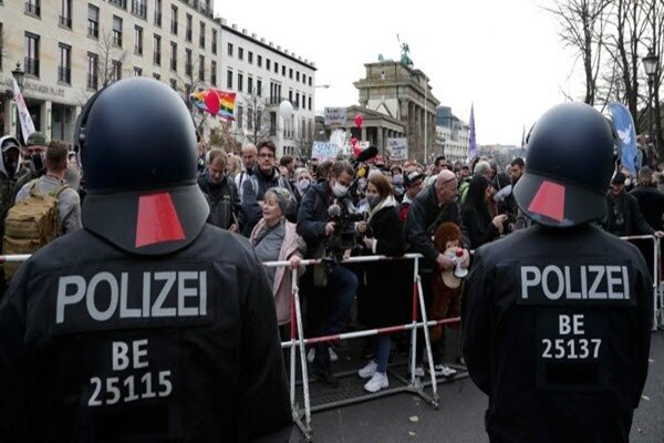 تظاهرات مردم آلمان در اعتراض به محدودیت‌های کرونا