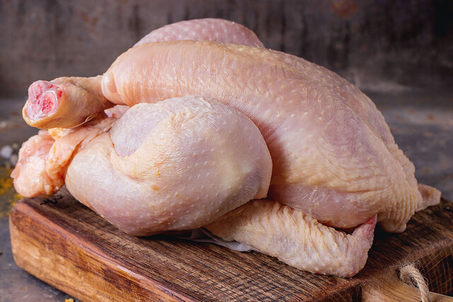توزیع روزانه ۳۰۰ تن مرغ با قیمت ۱۸ هزار و ۵۰۰ تومان