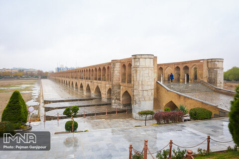 آسمان اصفهان بارانی می‌شود