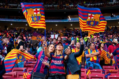 هواداران بارسلونا سرگرم با سیرک کاتالونیا