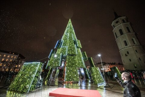 زیباترین درخت کریسمس اروپا بر پا شد