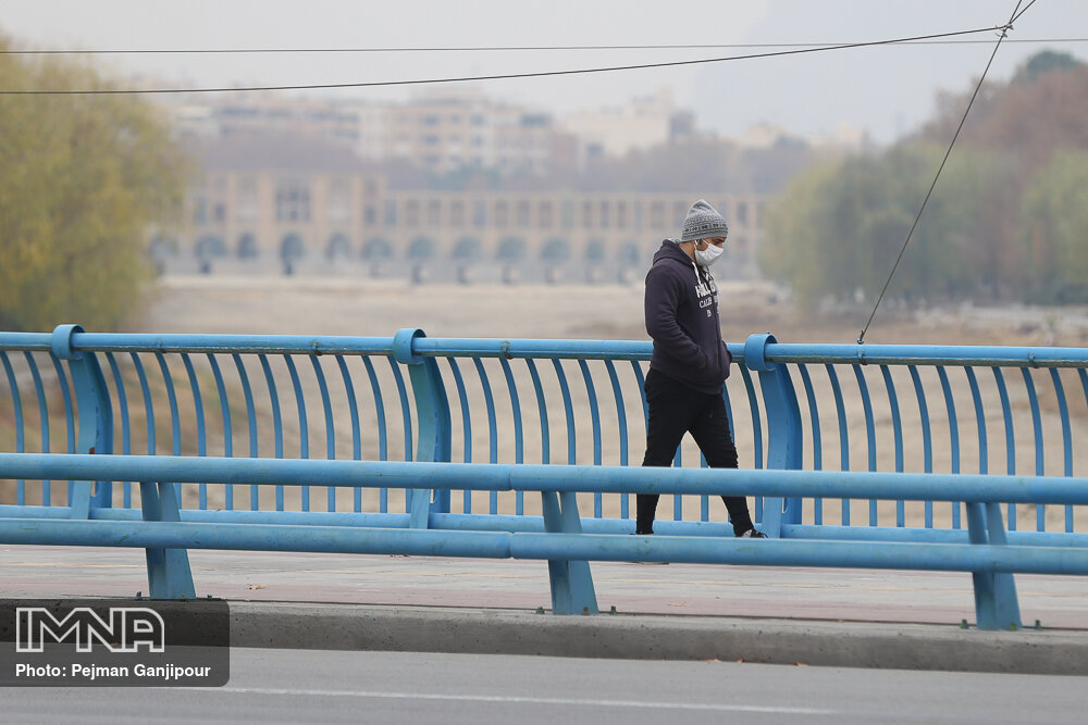 هوای اصفهان برای عموم شهروندان ناسالم است/یک ایستگاه در وضعیت بنفش