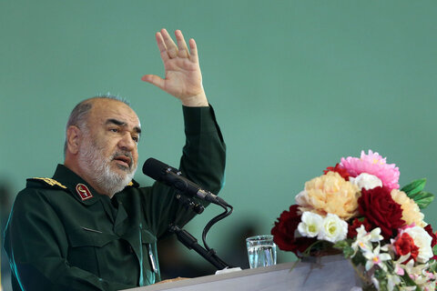 فرمانده کل سپاه هفته سربازان گمنام امام زمان (عج) را به وزیر اطلاعات تبریک گفت