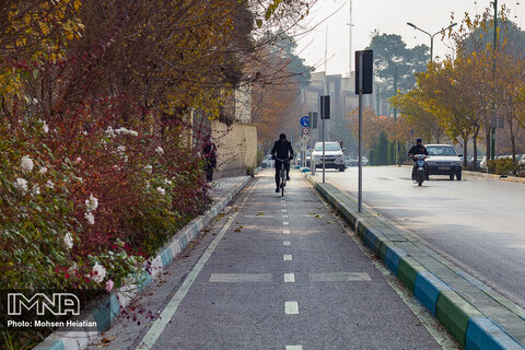 بررسی مسیرهای دوچرخه در اصفهان به‌دور از مسائل سیاسی/ نصب ۷۸۰ استند دوچرخه در مدارس شهر