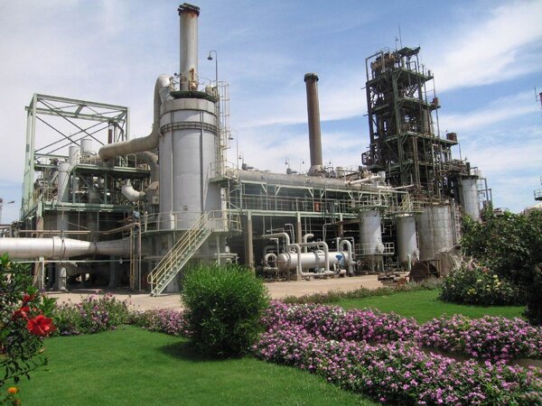 ۷۵ درصد ظرفیت صنایع پلیمر ایران خالی است