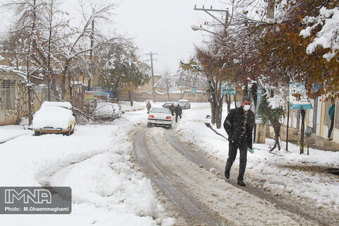 انسداد مقطعی جاده چالوس/بارش برف و باران در گیلان و مازندران