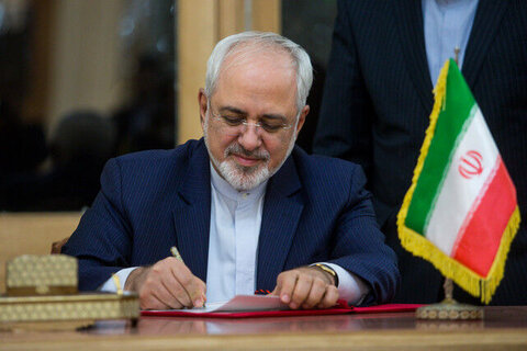 تبریک ظریف به شهردار اصفهان برای افتتاح مرکز همایش‌های بین‌المللی