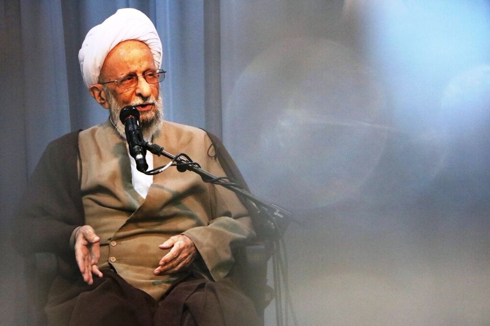 ملاقات احمدی‌نژاد با آیت الله مصباح یزدی از اساس دروغ است