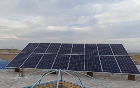 نیروگاه خورشیدی در امامزاده میرزین‌العابدین ورزنه راه‌اندازی شد