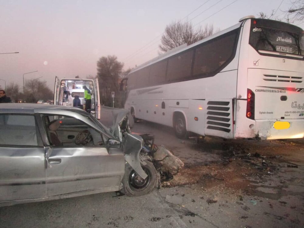 تصادف خودروی سمند و اتوبوس در خیابان کاوه حادثه آفرید + عکس
