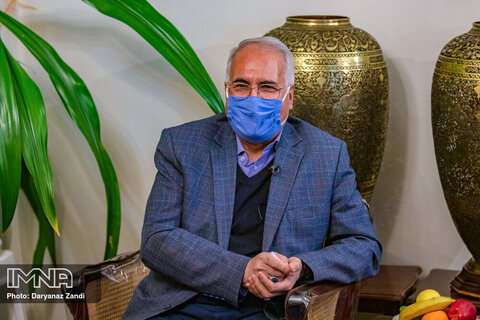 دیدار شهردار اصفهان با استاد منصور حافظ‌پرست