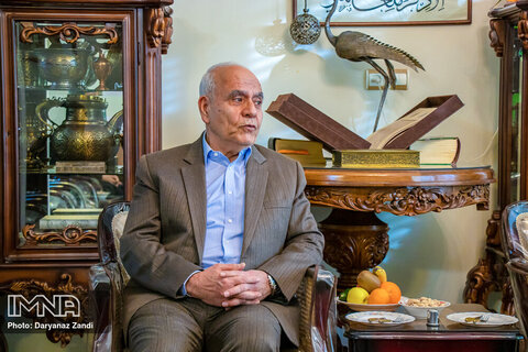 دیدار شهردار اصفهان با استاد منصور حافظ‌پرست