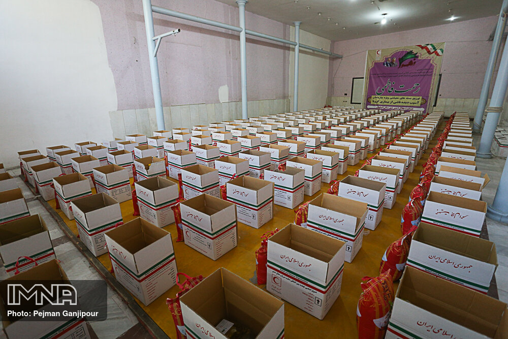 توزیع ۲۰۰ بسته غذایی ۷۲ ساعته بین مردم کوهرنگ