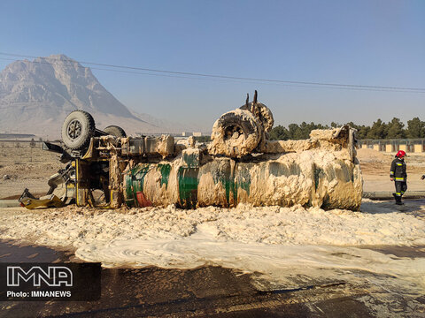 واژگونی تانکر بنزین در محور آزادگان