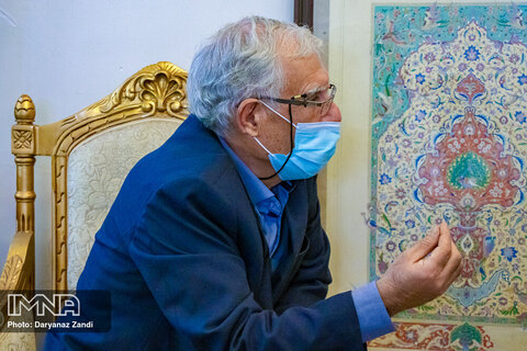 دیدار شهردار با هنرمند و پیشکسوت هنر فرش اصفهان