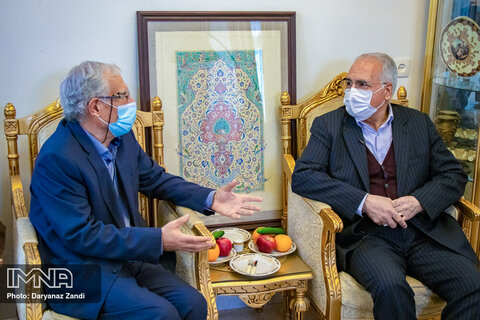 دیدار شهردار با هنرمند و پیشکسوت هنر فرش اصفهان